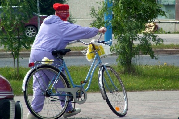 Donna Lappone in Bicicletta