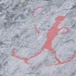 Graffito Uomo con gli sci – Alta Hjemmeluft Jiepmaluokta